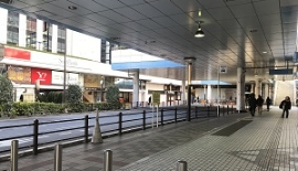 地上に出たら、右手JR田町駅方面に向かって下さい。