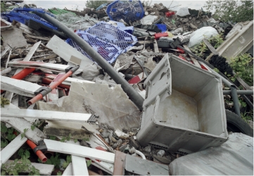 産業廃棄物を不法投棄、もしくは現場に放置、地中に埋めて隠す等