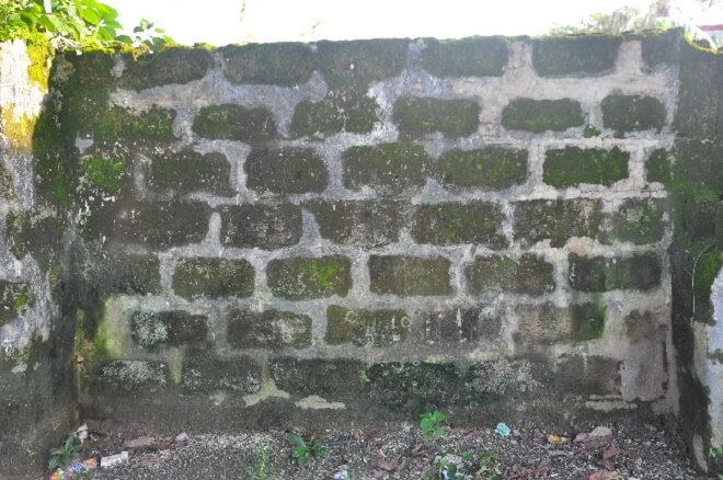 古いブロック塀